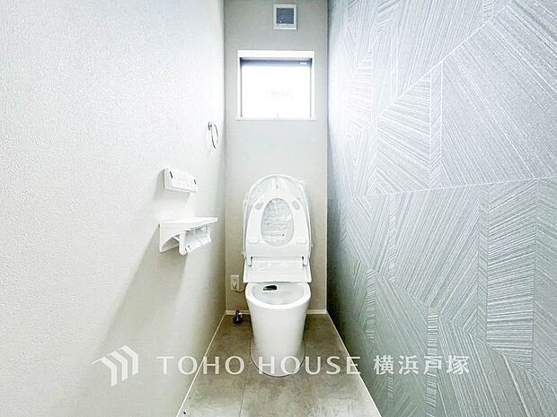 【Toilet】清潔感のあるトイレ空間。毎日快適に使えるよう配慮された仕様で、落ち着いて利用できる空間です。