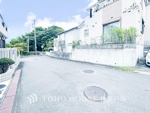 【Frontal road】落ち着きのある閑静な住宅街に佇む邸宅なので、ゆったりお住まいいただけます。
