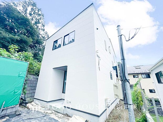 【Appearance】爽やかな青空の下に贅沢なほどに降り注ぐ陽光、豊かな居住性と、クオリティが見事に調和した住空間は、住まうことの喜びを感じさせてくれます。