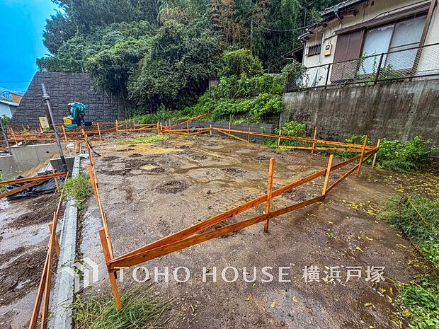 穏やかな街並みの中で、陽光と開放感を感じながら暮らせる魅力ある住環境です。(2026.9撮影)