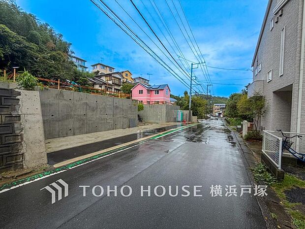 【Frontal road】公園も多く、スーパーも点在し、お買い物にも困らない住みやすい環境です。(2026.9撮影)