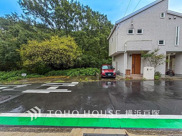 【Frontal road】落ち着きのある閑静な住宅街に佇む邸宅なので、ゆったりお住まいいただけます。(2026.9撮影)