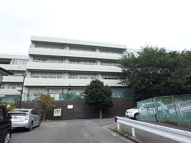 横浜市立東鴨居中学校まで約708m