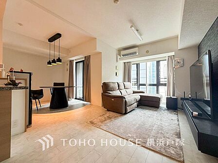 「Living room」ご家族やお客様との時間など、多くの時を刻む空間。何気なく過ぎる時でさえも上質なひと時となる快適な空間を目指して。
