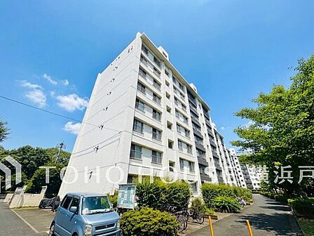 扉を開けばLDKと洋室がつながり、伸びやかな住空間へ。洗練された水回りや新設WICを備えた72?の4LDKで、家族の時間を心地よく彩ります。