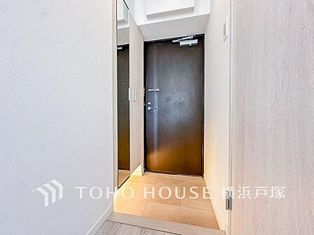 【Entrance】清潔感が溢れ、訪れる者すべてを「安らぎ」と「充実」で包み込みます。