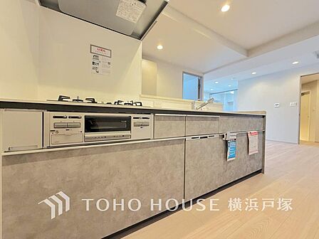 広々キッチンを採用。みんなで作った料理を召し上がりながらの会話は、どのような物になるのでしょうか。