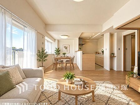 【Living room】光と風が溢れる開放的なリビングダイニングには自然と家族みんなが集まってきます。明るく穏やかな空気の中で飲んだり、食べたり、笑ったり。