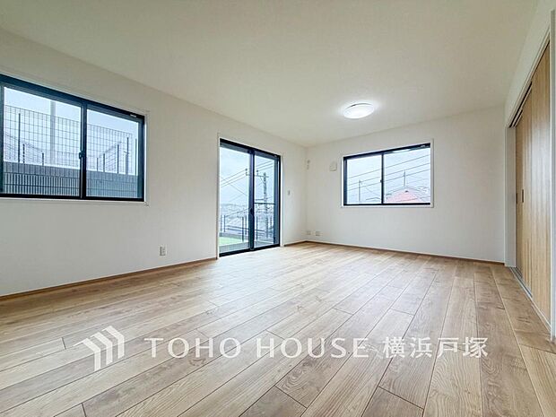 【Living room】ご家族やお客様との時間等、多くの時を刻む空間。何気なく過ぎる時でさえも上質な一時となる快適な空間を。(A号棟)