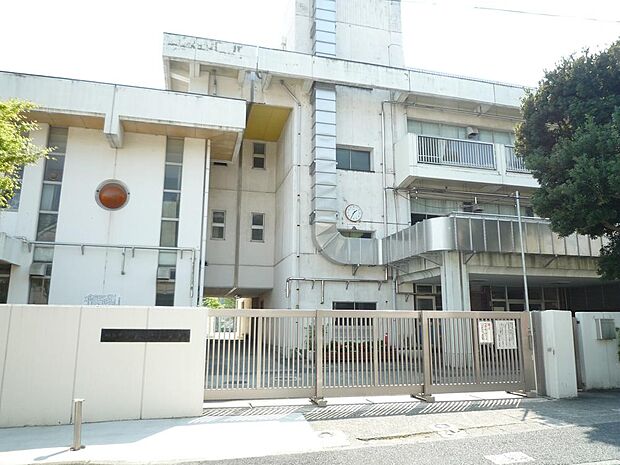 横浜市立岩崎小学校まで約609m
