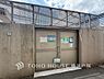 その他：【Garbage dump】敷地内に設けられたごみ置き場。住戸から利用しやすく、日々のごみ出しをスムーズに行えます。