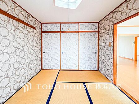【Japanese-style room】和室は有るだけでも落ち着く空間ですが、 「家族団らん」 「来客時の客間」「赤ちゃんのお昼寝」等々多目的なスペースとして活用出来る便利な空間です。