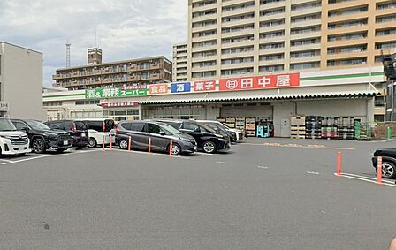食卓を支える頼もしい味方!豊富な品揃えとコスパの良さが魅力の「業務スーパー鶴見店」。日常の買い出しに便利で、ファミリーや一人暮らしの毎日の暮らしをしっかりサポートしてくれる利便性の高いスーパーです。