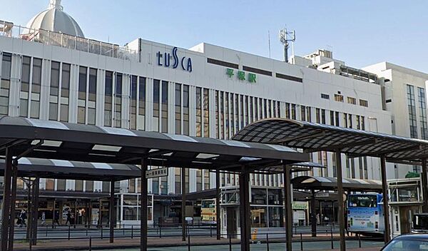 駅直結で日々の買い物から休日のお出かけまで快適に楽しめる商業施設です。ファッションや雑貨、グルメまで多彩な専門店が集い、お仕事帰りや外出ついでにも気軽に立ち寄れて毎日の生活を豊かに彩ってくれます。