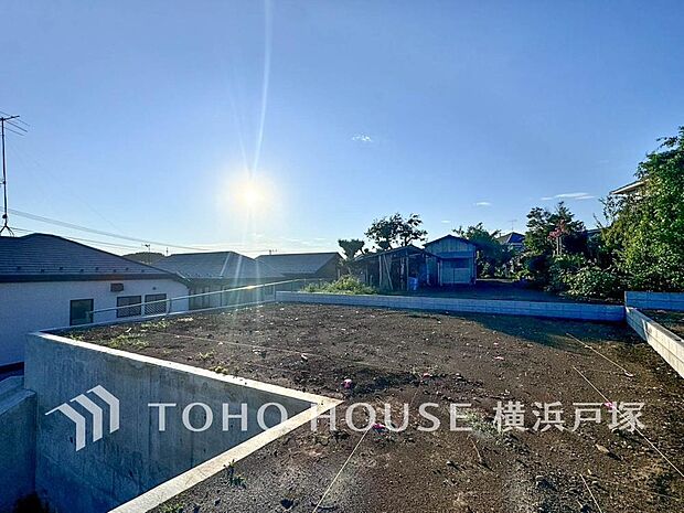 【現地】まだ見ぬ空間に想いを馳せ、完成を迎える瞬間の感動が、家族の未来を豊かに紡ぐ舞台となります。(2026年8月)