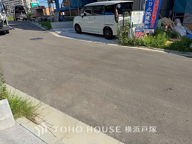 周辺環境とのコラボレーションにより明るく開放的な空間を演出しております。