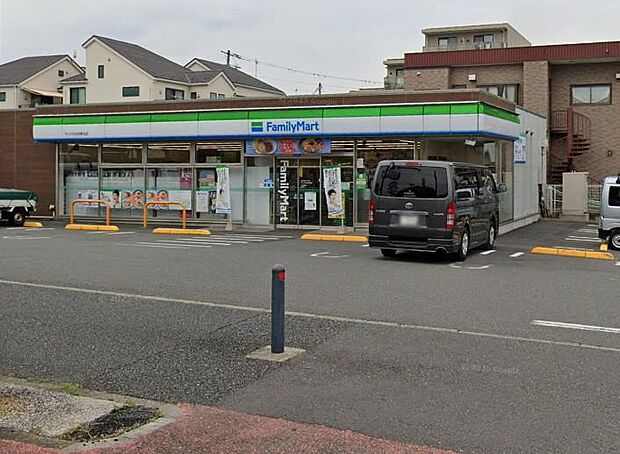 ファミリーマートサンズ洋光台駅北店が身近にあり、ちょっとした買い物にも素早く対応できます。24時間営業のコンビニが徒歩圏内に揃う便利さと安心感が、毎日の暮らしにゆとりをもたらす快適な住環境。