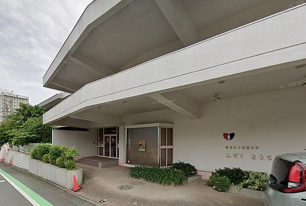横浜女子短期大学附属幼稚園が身近にあり、送迎もスムーズで安心の住環境。落ち着いた教育環境のもとでお子様の健やかな成長を見守れます。生活施設も周辺に揃い、子育て世代に心地よい魅力的な立地。
