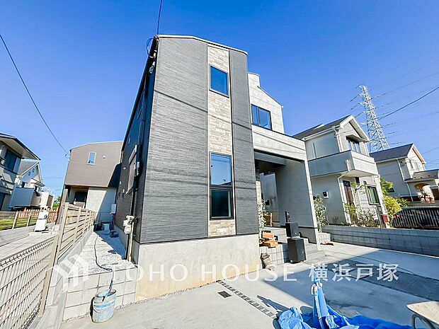 【Appearance】都市の暮らしにフィットする住まい。快適な住空間と利便性を兼ね備え、日々を心地よく過ごせそうです。（Ａ号棟　2026年9月撮影）