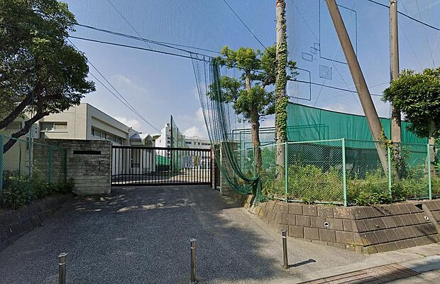 横浜市立洋光台第二中学校が近く、通学負担が少なく安心の住環境。落ち着いた教育環境のもと伸び伸びと学校生活を過ごせます。周辺には生活施設も揃い、子育て世代のご家族が快適に過ごせる魅力的な立地です。