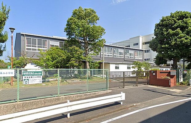 横浜市立洋光台第二小学校が近く、お子様の通学も安心の住環境。落ち着いた教育環境のもと伸び伸びと学校生活を過ごせます。周辺には生活施設も揃い、子育て世代のご家族が快適に暮らせる魅力的な立地です。