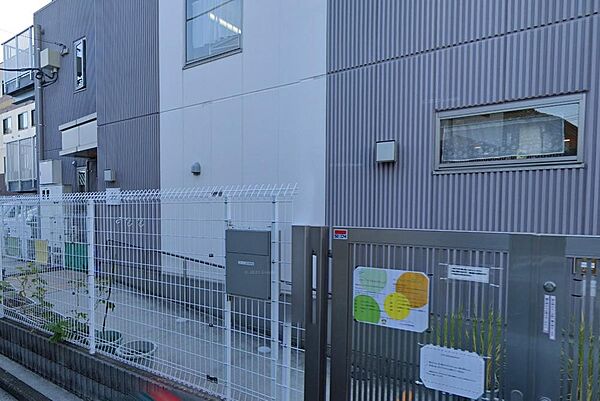 ベネッセ東戸塚保育園が身近にあり、小さなお子様の送迎もスムーズな安心の住環境。落ち着いた子育て環境が整い、毎日の暮らしにゆとりをもたらします。周辺には生活施設も揃い、ご家族で快適に過ごせます。