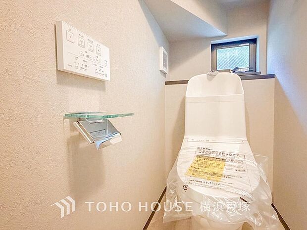 十分な広さと清潔感のあるカラーで纏まったおトイレ。時間に余裕とゆとりを持たせます。