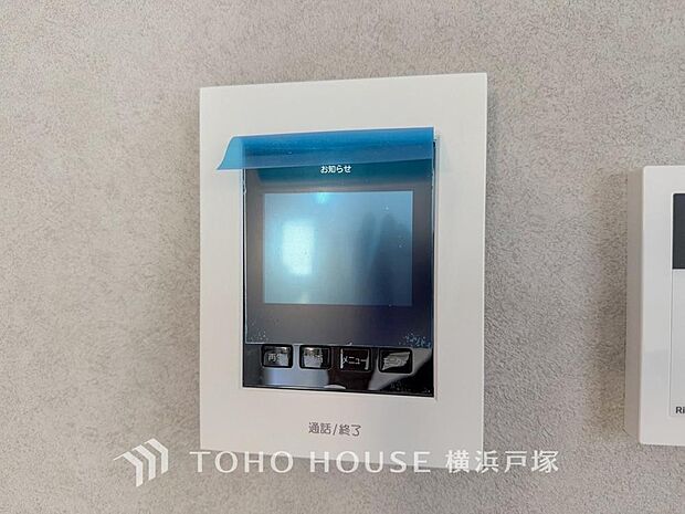 誰が来てもわかる様にモニター付きインターホンを設置。家事導線を考慮した個所に設置し、防犯性と利便性に優れ快適と安らぎを合わせた優しい設計。