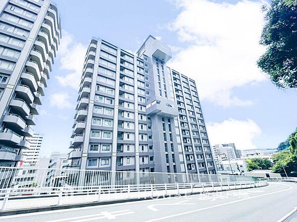 「Appearance」爽やかな青空の下に贅沢なほどに降り注ぐ陽光、豊かな居住性と、クオリティが見事に調和した住空間は、住まうことの喜びを感じさせてくれます。