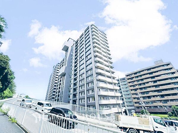 「Appearance」時間のゆとりと空間、爽やかな陽光がもたらす光と風を贅沢なまでに感じる暮らしが始まります。