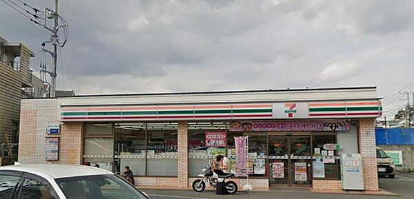 24時間営業で手軽に必要なものが揃う、日々の暮らしに便利なコンビニです。急な買い物や各種手続きにも素早く対応でき、毎日の生活を快適にサポートします。周辺の利便性を高める、頼もしい存在です。
