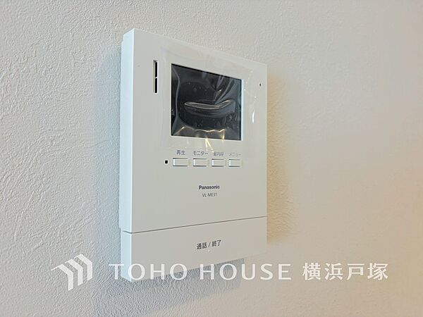 【TVモニタ付きインターホン】誰が来てもわかる様にモニター付きインターホンを設置。快適と安らぎを合わせた優しい設計。