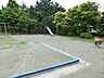 周辺：八部公園（500ｍ）広大な運動公園で、屋内外プール・野球場・テニスコートなど本格スポーツ設備が充実しています。遊具広場や蒸気機関車の展示もあり家族で楽しめ、引地川沿いの緑も感じられる市民の憩いの場です