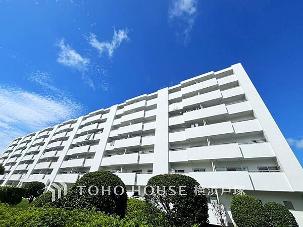 【Appearance】その邸が魅せる、気品・上質・重厚感・細やかさ、そのすべては訪れた者に安らぎと品性を与える特別な空間です。ここに住むからこそ意味がある。すべての（始まり）をここから迎えます。