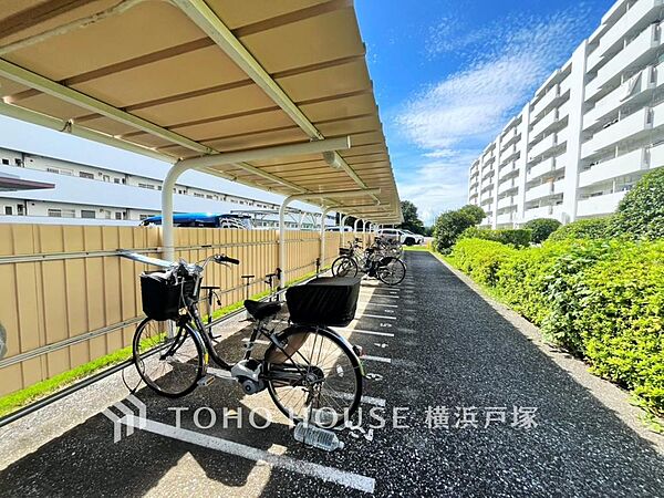 【Cycle lot】整理整頓された清潔感ある駐輪場。自転車を快適に収納でき、日常の移動をもっと便利にサポートします。