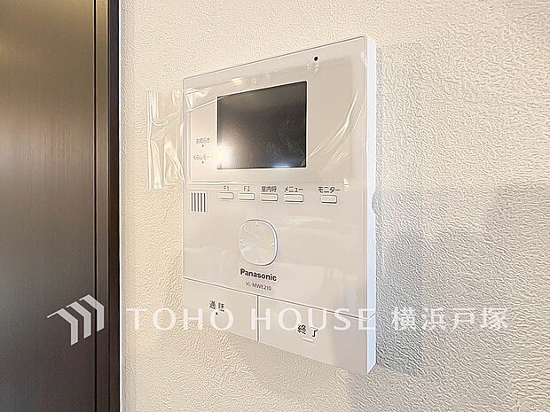 【TVモニタ付きインターホン】誰が来てもわかる様にモニター付きインターホンを設置。快適と安らぎを合わせた優しい設計。