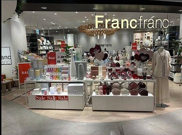「Francfrancテラスモール湘南店」で、インテリアや雑貨を豊富にラインアップ。暮らしを彩るアイテムを身近で選べる便利な環境です。