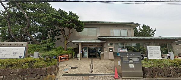「藤沢市辻堂市民図書館」が身近にあり、読書や調べものに気軽に利用できます。暮らしに学びとゆとりを添える便利な生活環境です。