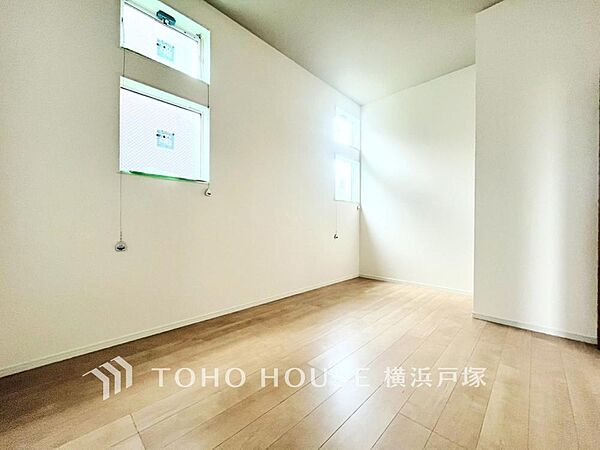一日の疲れを癒やしてくれる主寝室。時を忘れて過ごす場所として過ごせるお部屋。