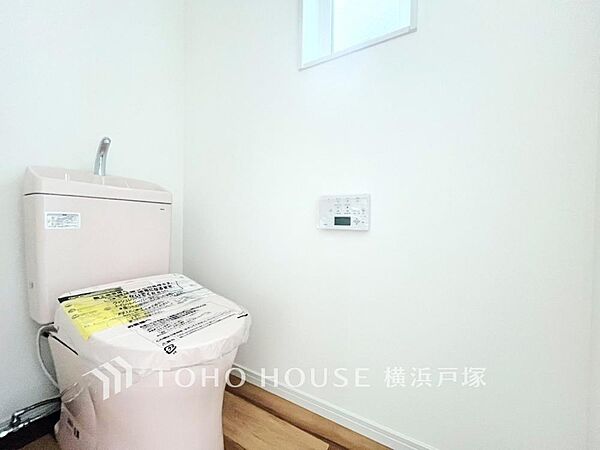 十分な広さと清潔感のあるカラーで纏まったおトイレ。時間に余裕とゆとりを持たせます。