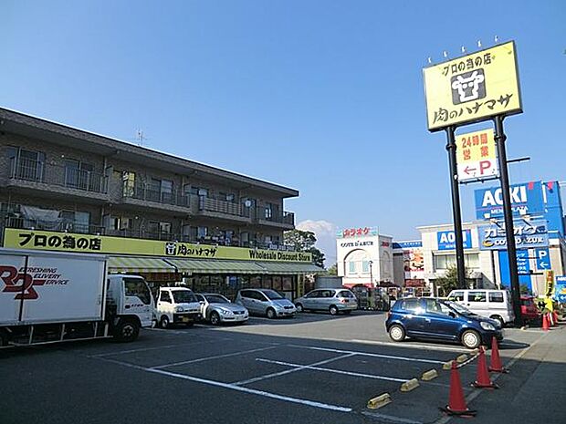 精肉コーナーが充実していてまとめ買いにも適したお店です。「プロ仕様」のPB商品も多く取り揃えています。