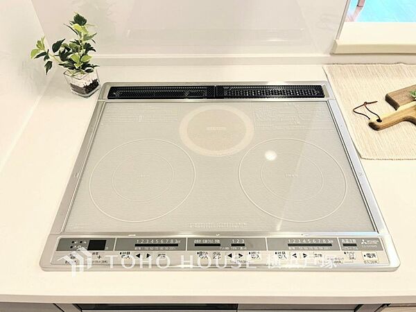 火を使わないので、吹きこぼれによる立ち消えの心配もなく、上昇気流も少ないので油の飛び散りが抑える事が出来ます。