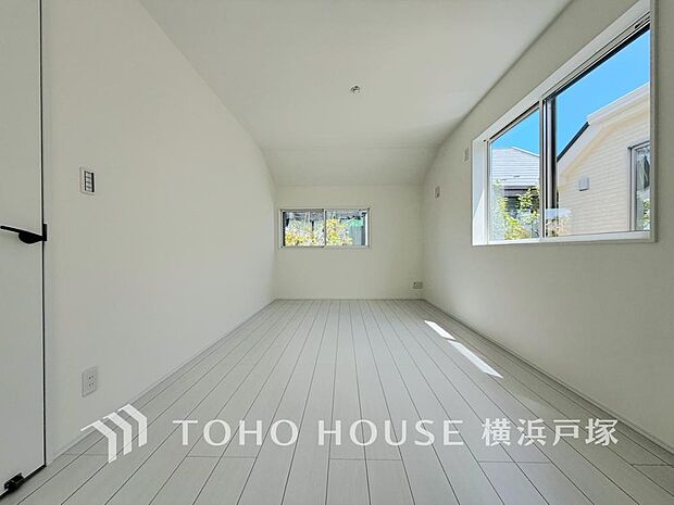 一日の疲れを癒やしてくれる主寝室。時を忘れて過ごす場所として過ごせるお部屋。