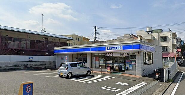 24時間営業でいつでも頼りになる「ローソン新東芹が谷店」。定番のお弁当や人気のスイーツ、日用品の購入から各種支払い手続きまで対応。昼夜を問わずちょっとした買い物に便利で、日々の暮らしを快適に支えます。