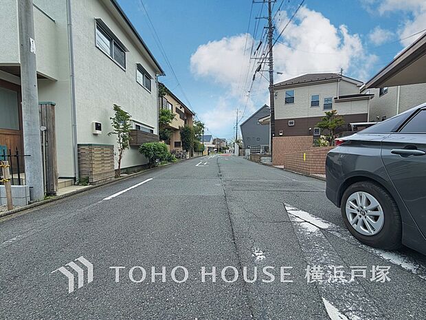 開放感あふれる街並みに包まれ、心地よい陽光が住まいを彩る穏やかな住環境です。