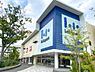 周辺：ファッションやグルメ、映画館など多彩な店舗が集まる大型商業施設。家族連れから若者まで幅広く楽しめ、休日のお出かけにも便利です。