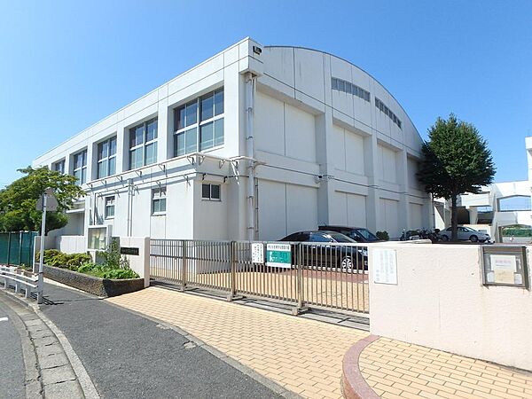 横浜市立東永谷中学校まで約160m。