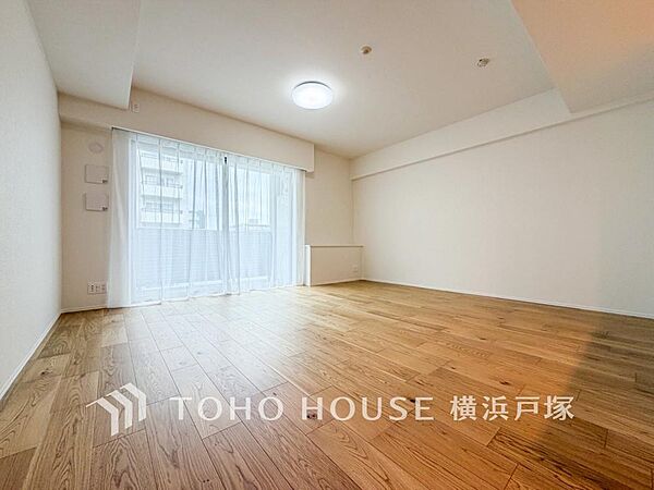 【Living room】ご家族やお客様との時間等、多くの時を刻む空間。何気なく過ぎる時でさえも上質な一時となる快適な空間を。