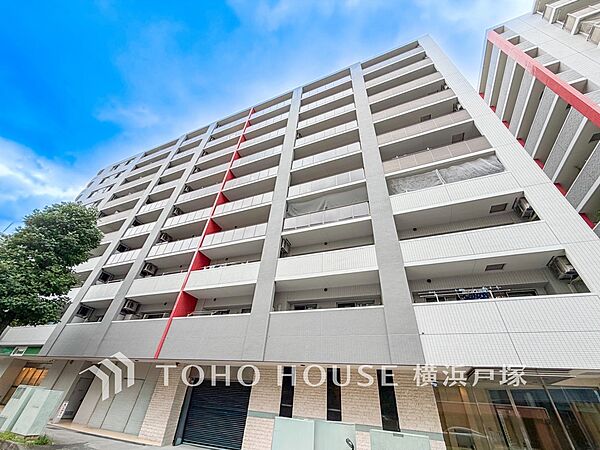【Appearance】爽やかな青空の下に贅沢なほどに降り注ぐ陽光、豊かな居住性と、クオリティが見事に調和した住空間は、住まうことの喜びを感じさせてくれます。
