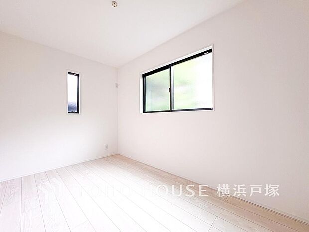 一日の疲れを癒やしてくれる主寝室。時を忘れて過ごす場所として過ごせるお部屋。